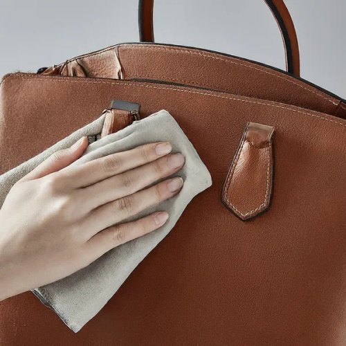 ภาพปกของบทความ เคล็ดลับ ดูแลกระเป๋าหนัง ของคุณให้คงความสวยงามยาวนาน