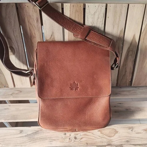 กระเป๋าทรงสี่เหลี่ยมที่มีโครงสร้างชัดเจนก็เป็นอีกทางเลือกที่น่าสนใจ