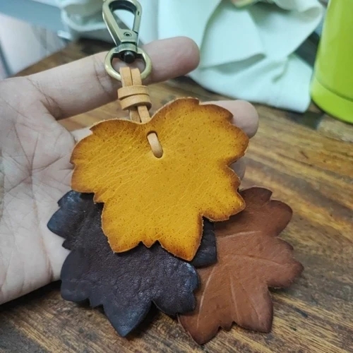 พวงกุญแจใบไม้หนังแท้สีน้ำตาล งานแฮนด์เมดดีไซน์วินเทจสำหรับห้อยกุญแจรถและตกแต่งกระเป๋า - 09