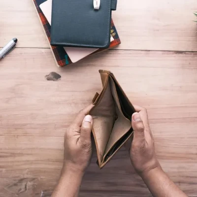 ภาพปกของบทความ ทำไมบางคนจึงไม่นิยมใช้กระเป๋าใส่เงินในการเก็บธนบัตร