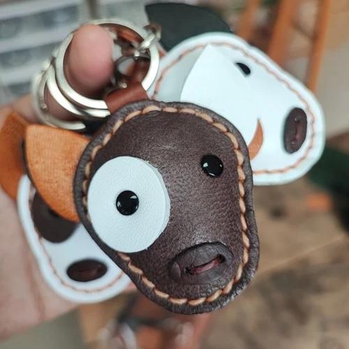 พวงกุญแจสุนัขหนังแท้แฮนด์เมด รูปหมาไทยและบลูเทอเรีย งานฝีมือเย็บประณีตสีน้ำตาลและขาวด่าง - 08