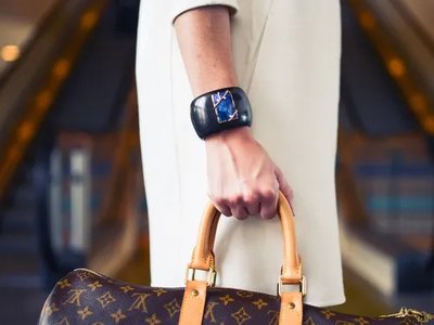 ภาพปกของบทความ ทำไมการซื้อ-ขายกระเป๋าแบรนด์เนมมือสองถึงเป็นที่นิยมในยุคปัจจุบัน?