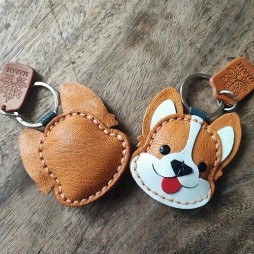 พวงกุญแจหนังแท้รูปหมาคอร์กี้สีน้ำตาลขาว งานแฮนด์เมดเย็บมือสำหรับห้อยกุญแจและประดับกระเป๋า - 05