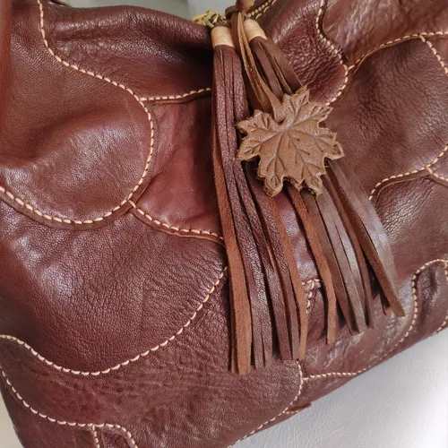 การเลือกกระเป๋าสีน้ำตาลให้เข้ากับรูปร่างช่วยเสริมสรีระ