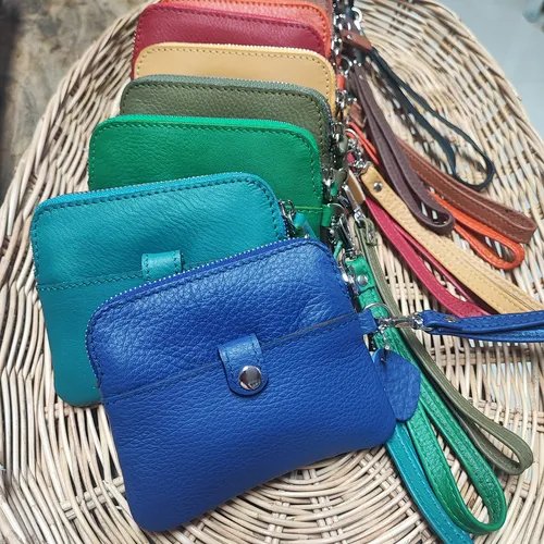 ภาพปกของบทความ ใช้ทิชชู่เปียกเช็ดกระเป๋าหนังได้ไหม