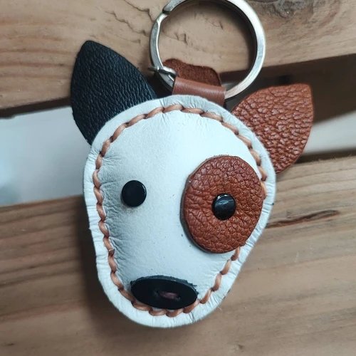 พวงกุญแจสุนัขหนังแท้แฮนด์เมด รูปหมาไทยและบลูเทอเรีย งานฝีมือเย็บประณีตสีน้ำตาลและขาวด่าง - 03