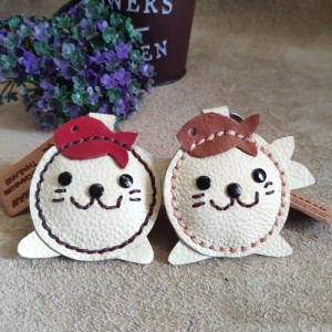 พวงกุญแจแมวน้ำหนังแท้แฮนด์เมดสีน้ำตาลสำหรับห้อยกระเป๋าและลูกกุญแจ