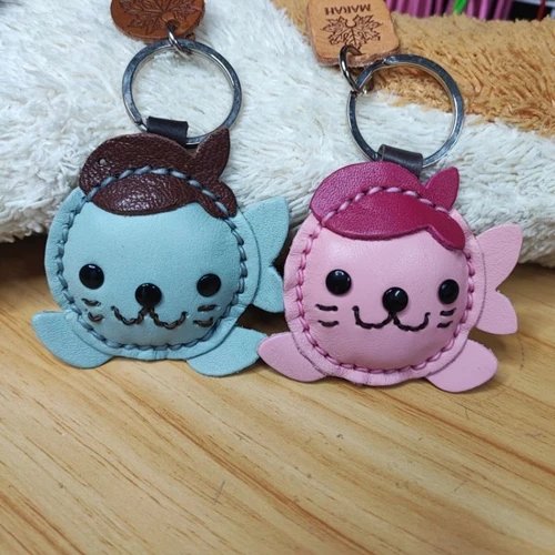 พวงกุญแจแมวน้ำหนังแท้แฮนด์เมดสีน้ำตาลสำหรับห้อยกระเป๋าและลูกกุญแจ - 06