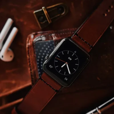 ภาพปกของบทความ สวมใส่นาฬิกาทั้งสองข้าง: แฟชั่นที่น่าตื่นเต้นหรือแค่เรื่องตลก?