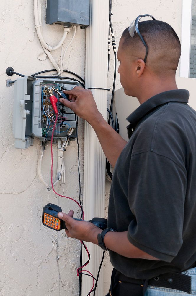 What Does a Commercial Electrician Do? Roles, Responsibilities, and Industries Explained