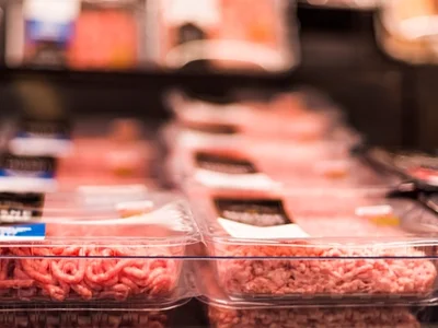 Hakket oksekød på tilbud: Her kan du få hakket oksekød til 35kr.