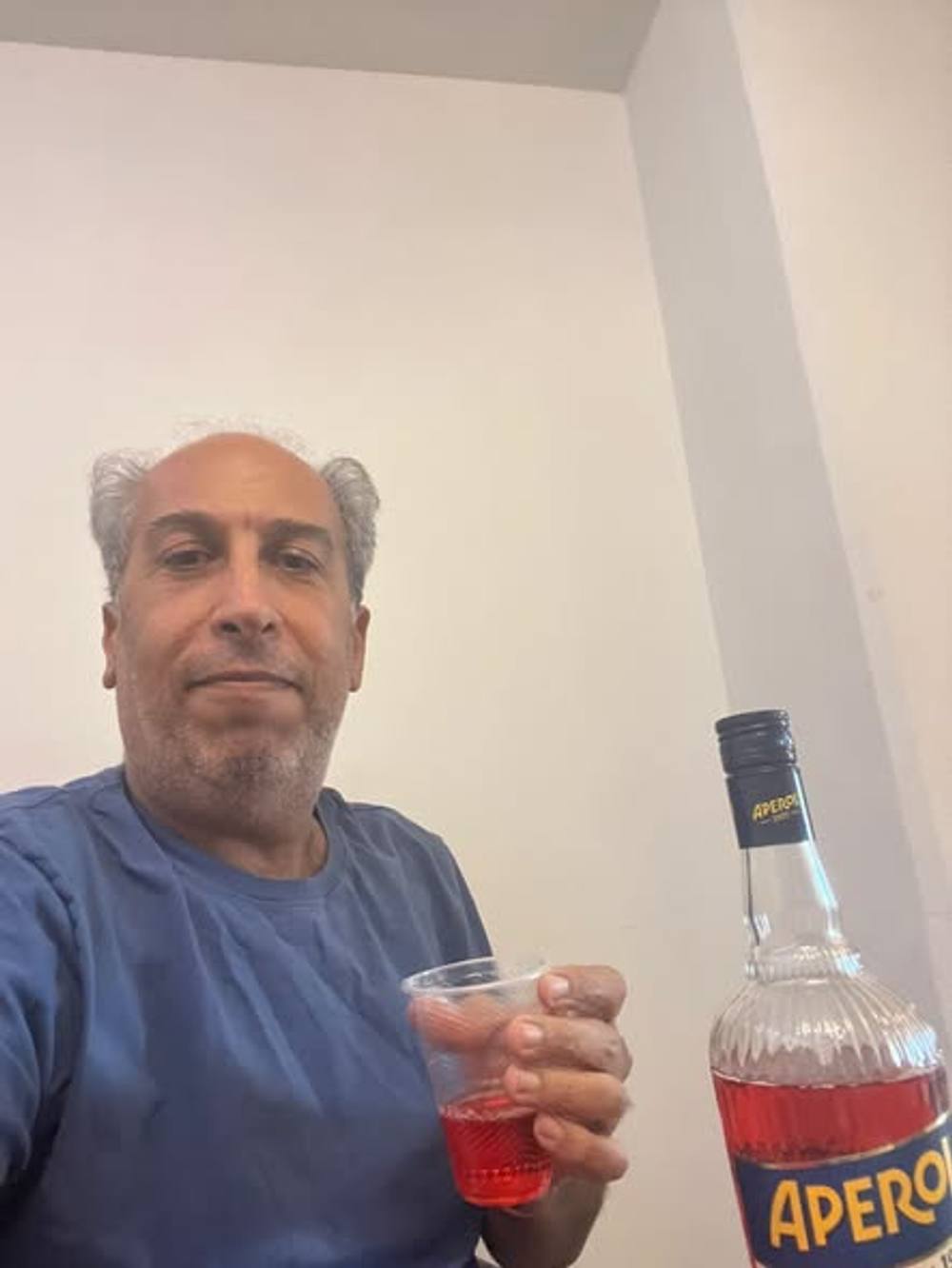 רק לפני שבוע, עברתי ליד בניין בשכונה, שנפגע קשות מטיל, ולידו עמד בסיס של מיטה, מ