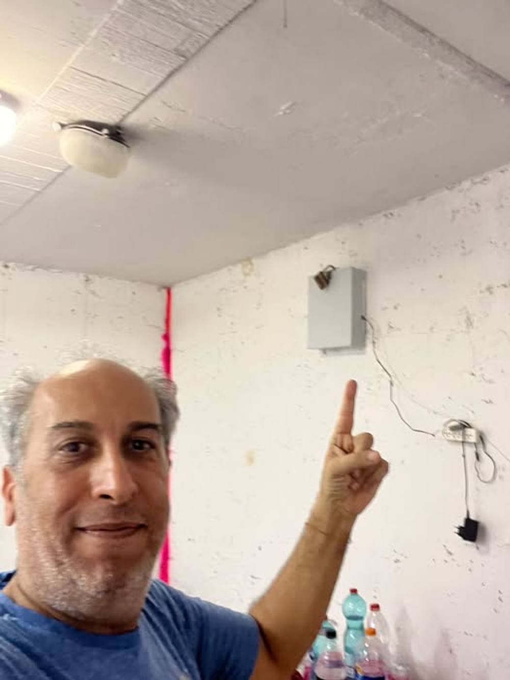 איך שהתחילה המלחמה, התווכחתי עם השכן, אם להשאיר את הראוטר קבוע במקלט, או להוריד 