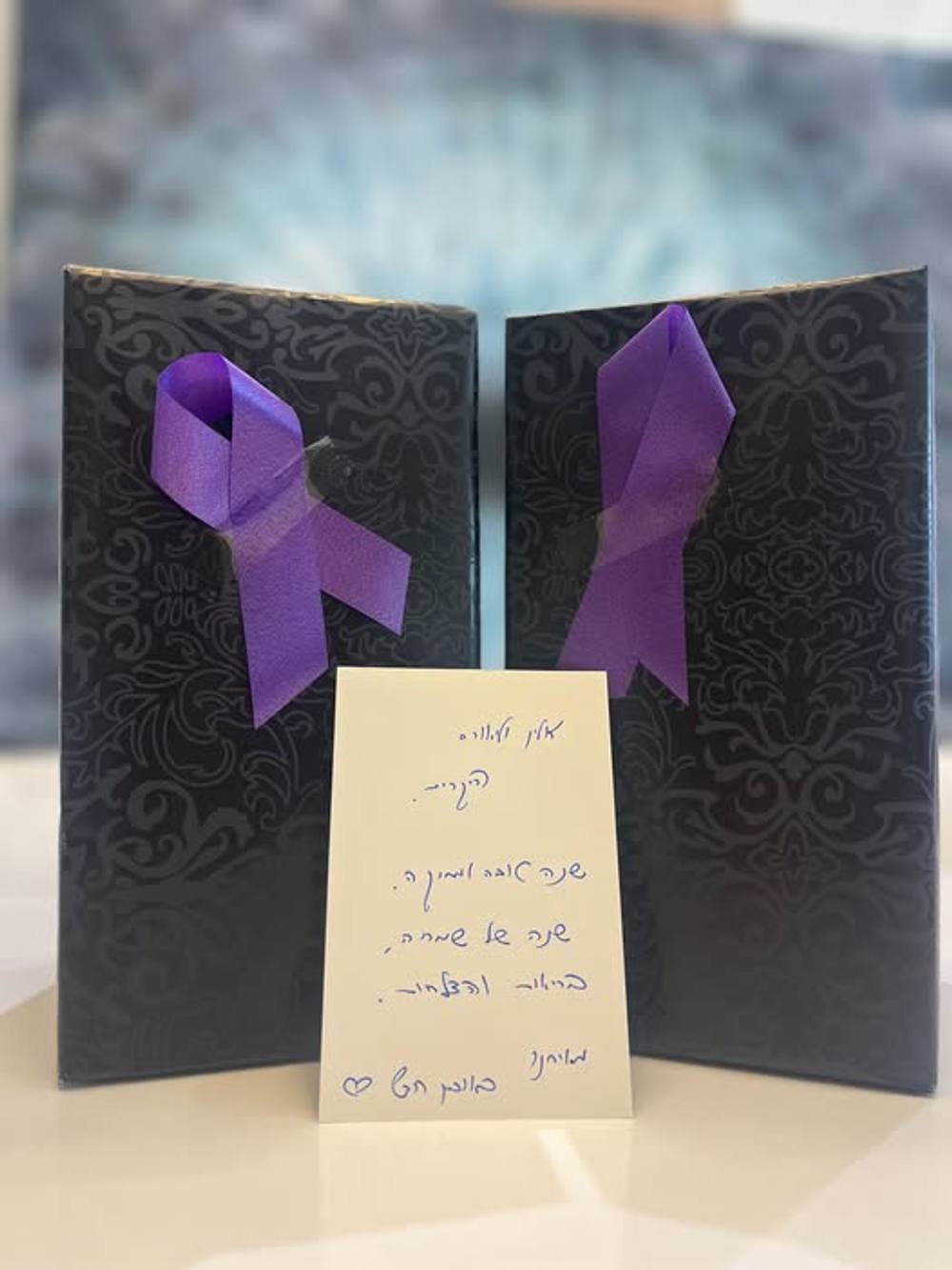 פעם אחת, לפני עשר שנים, בקשתי מליאורה לעזור לי במשהו קטן, עם איזה לקוח

אולי היי