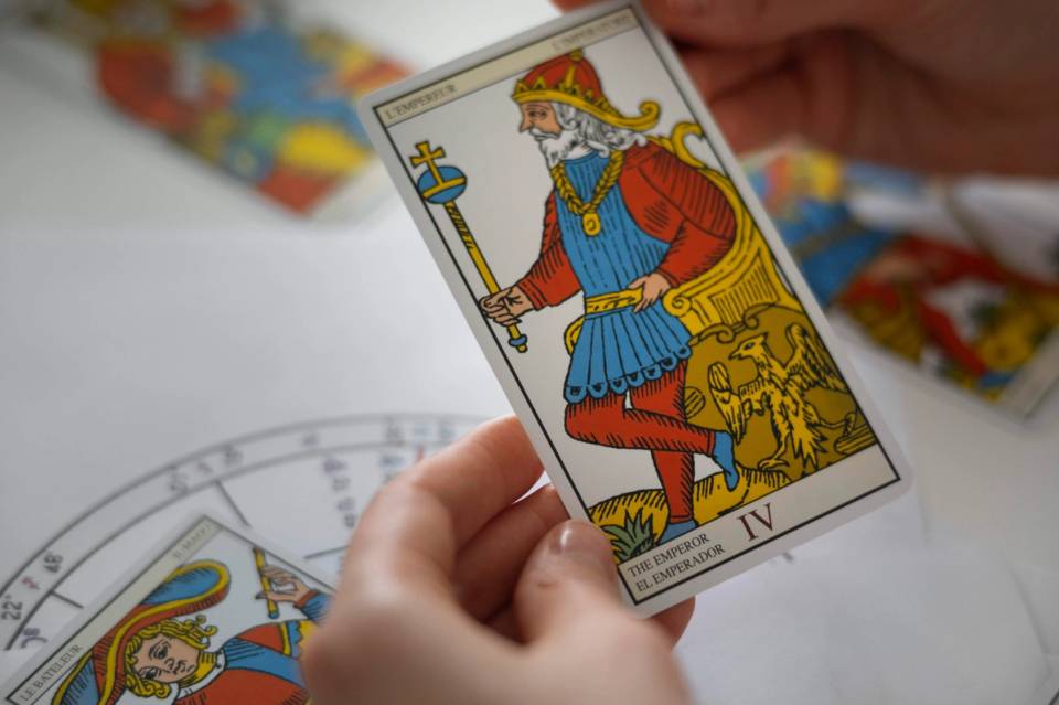 How to Ask a Yes or No Question in Tarot?