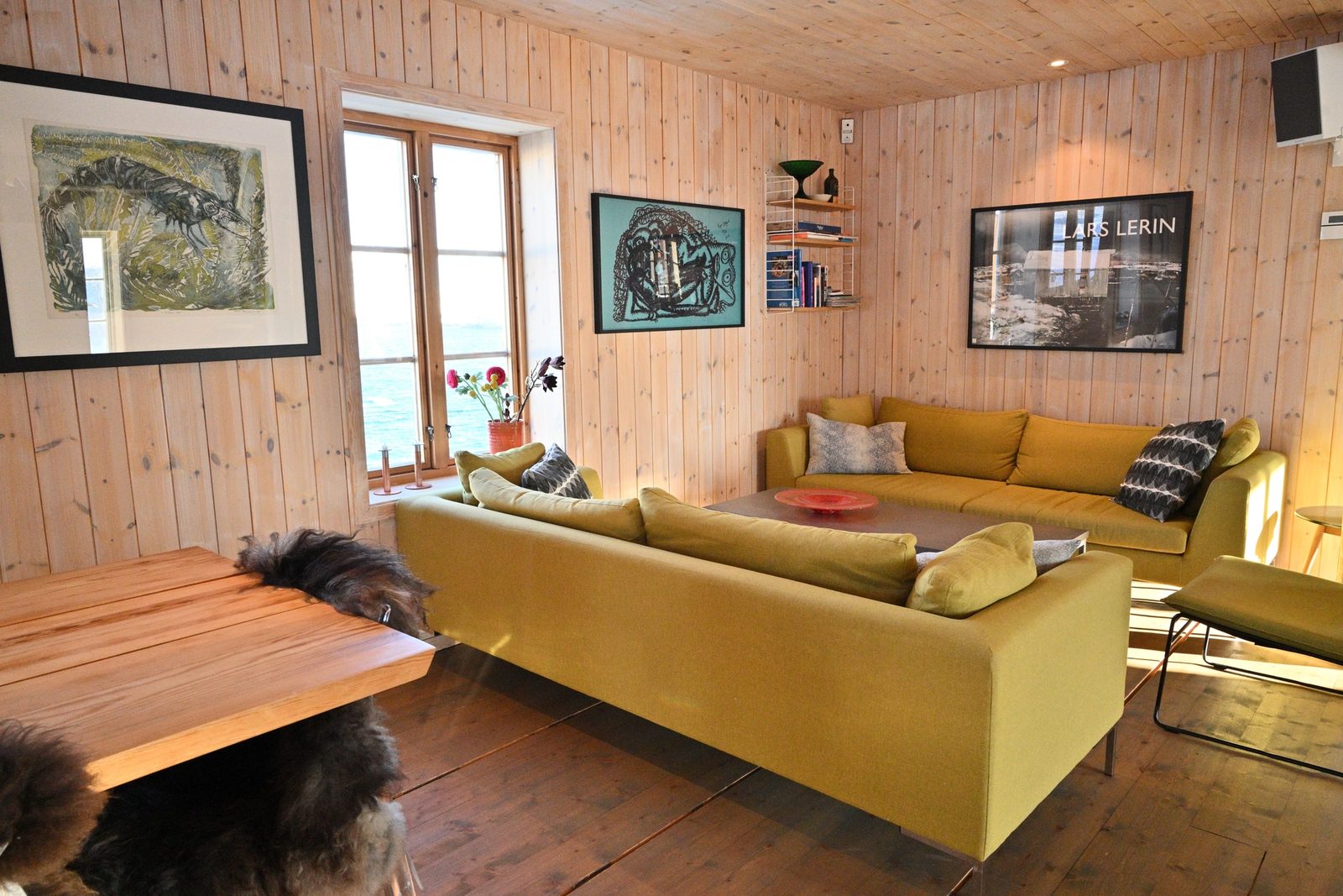 A spacious open air mountain lodge living room at Arctic Coliving in Henningsvær in Lofoten in Arctic Norway