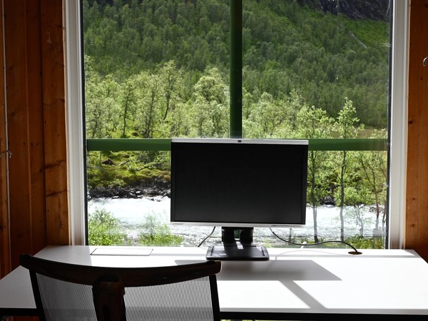 The coworking space at Voss Mountain Lodge.