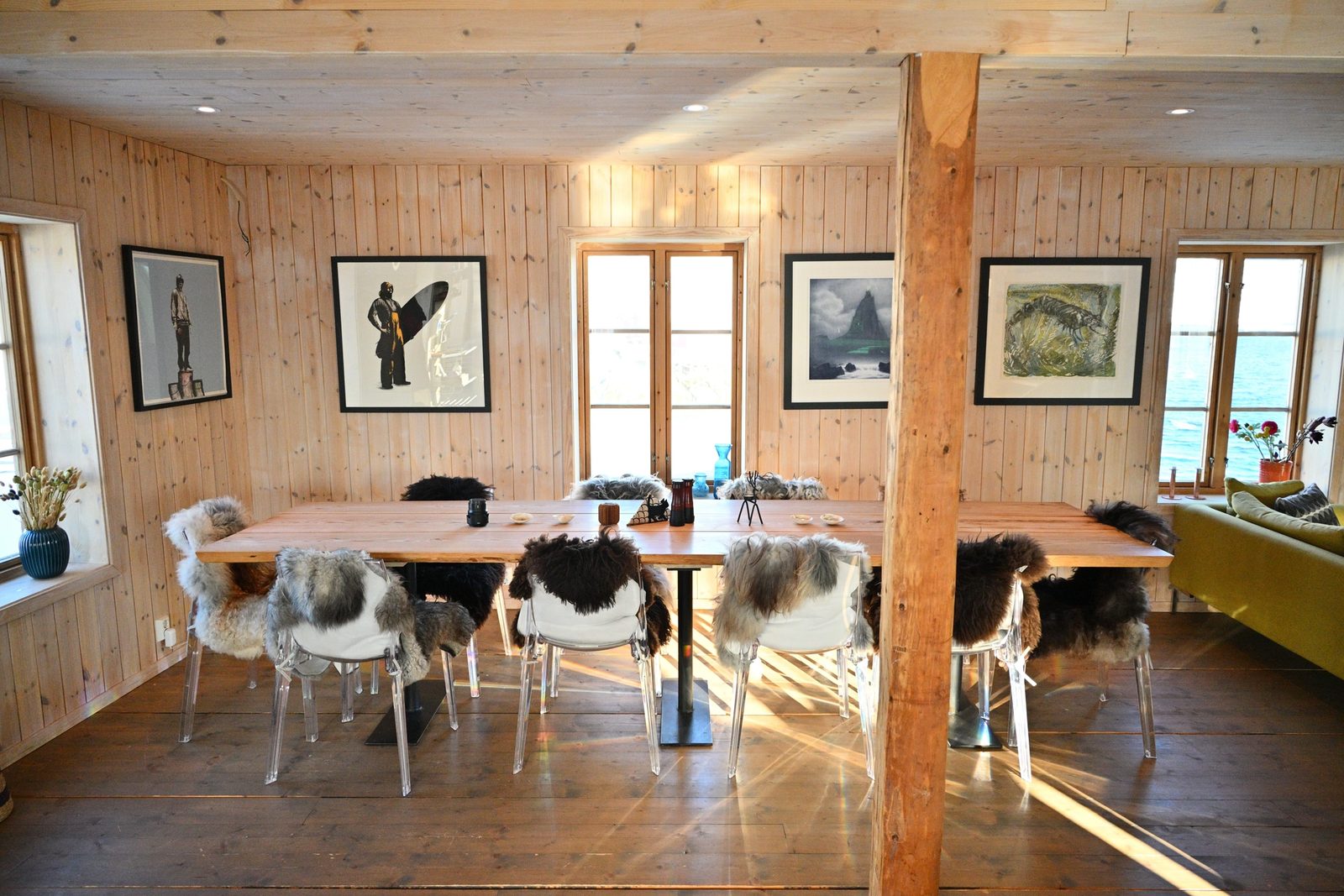 A spacious living room and mountain lodge dining table at Arctic Coliving in Henningsvær in Lofoten in Arctic Norway