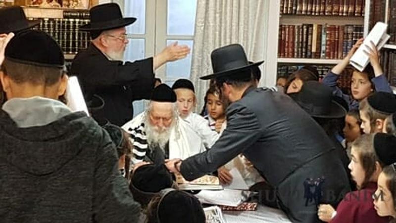 הרב ברלנד שליט"א בשיעור לילדי תלמוד התורה נחמת ציון