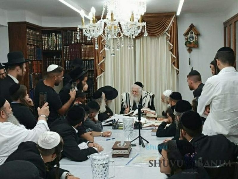 bat yam shiur at home of Rav Berland