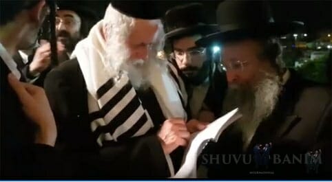 בלעדי: הגר"א ברלנד שליט"א בכתיבת הקדשה לספר של בן הצדיק הנסתר הרב גולן