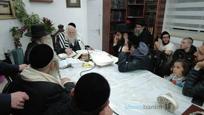 שיעור למתפללי בית הכנסת מורי סאלם בראשון לציון במעונו של הגה"צ רבי אליעזר ברלנד שליט"א