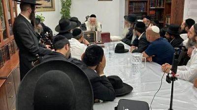 Shiur in Rav Berland’s Home for Residents of Zikhron Ya’akov