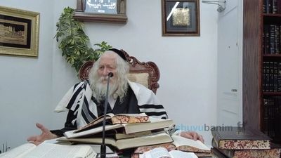 בוגרי ישיבת 'שערי תורה' בשיעור בקודש פנימה אצל הגה"צ רבי אליעזר ברלנד שליט"א