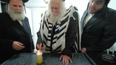 36 Years Since the Passing of Rabbi Levi Yitzchak Bender -- Rav Berland Lights Candle for his Rabbi