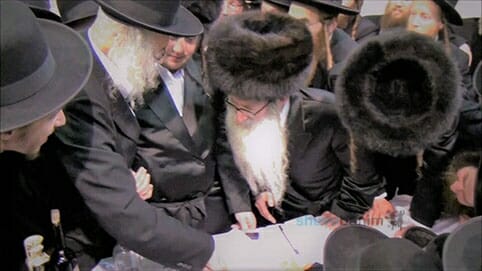 האדמו"ר מאמשינוב שליט"א בהודעה חשובה - צריך לעסוק בתורתו של הרב ברלנד שליט"א: גלריית תמונות