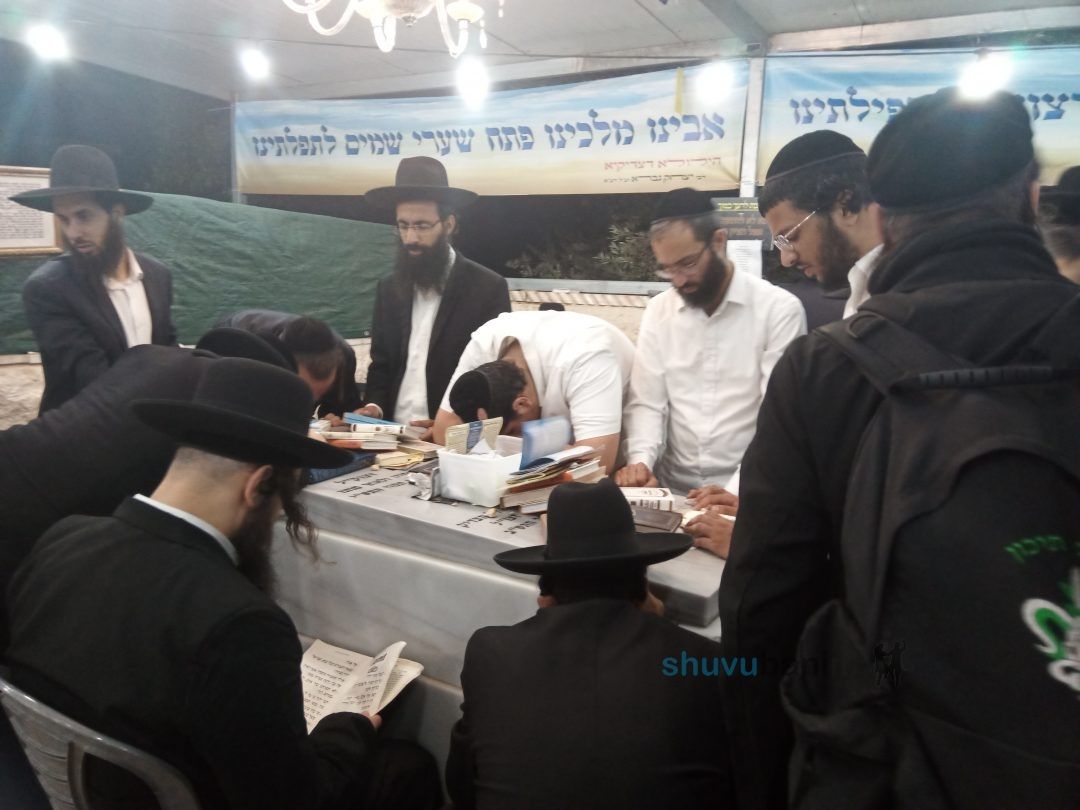 ההילולא של פועל הישועות רבי יצחק גברא זיע"א מהמושב עג'ור - תפילה לומר על ציונו ותיעוד מההילולא