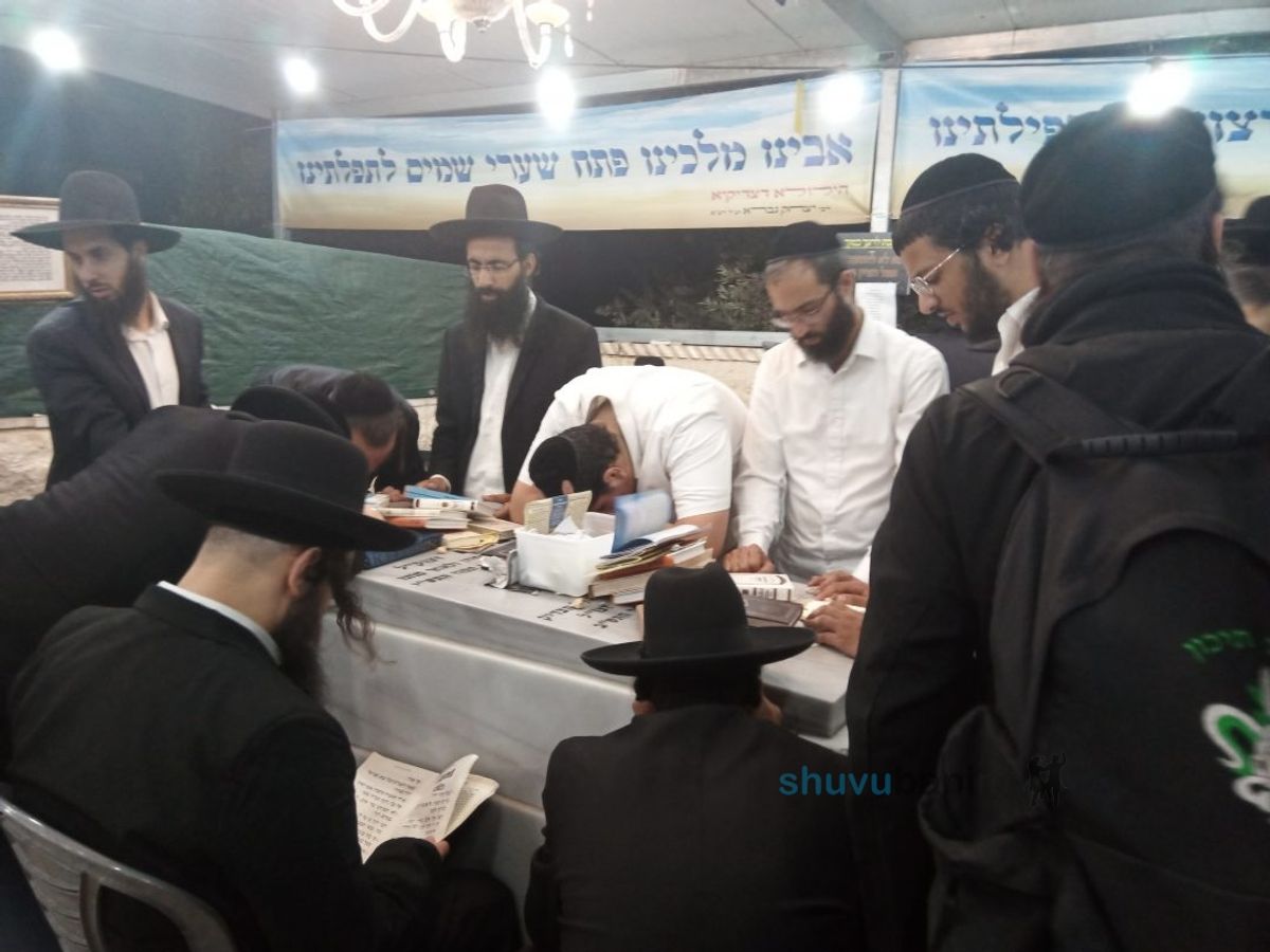 ההילולא של פועל הישועות רבי יצחק גברא זיע"א מהמושב עג'ור - תפילה לומר על ציונו ותיעוד מההילולא