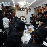 שיעור לאברכי מניין 'בקודש פנימה' במעונו של הגה"צ רבי אליעזר ברלנד שליט"א