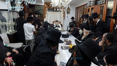 שיעור לאברכי מניין 'בקודש פנימה' במעונו של הגה"צ רבי אליעזר ברלנד שליט"א