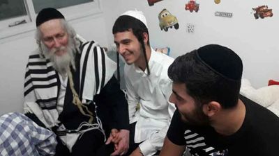 גלריית תמונות של הגה"צ הרב אליעזר ברלנד שליט"א - קבלת קהל בחולון