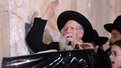 צפו במשא המרכזי מאת הגה"צ רבי אליעזר ברלנד שליט"א בעצרת בחברון - בָּרֶגַע שֶׁהוֹלְכִים עִם הַתִּקּוּן הַכְּלָלִי, אָז כּוֹבְשִׁים אֶת כָּל הָעוֹלָם!