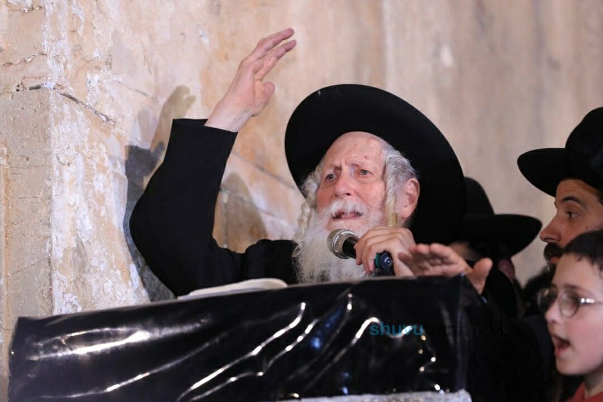 צפו במשא המרכזי מאת הגה"צ רבי אליעזר ברלנד שליט"א בעצרת בחברון - בָּרֶגַע שֶׁהוֹלְכִים עִם הַתִּקּוּן הַכְּלָלִי, אָז כּוֹבְשִׁים אֶת כָּל הָעוֹלָם!