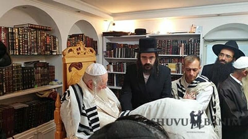 ברית המילה אצל הגה"צ הרב אליעזר ברלנד שליט"א