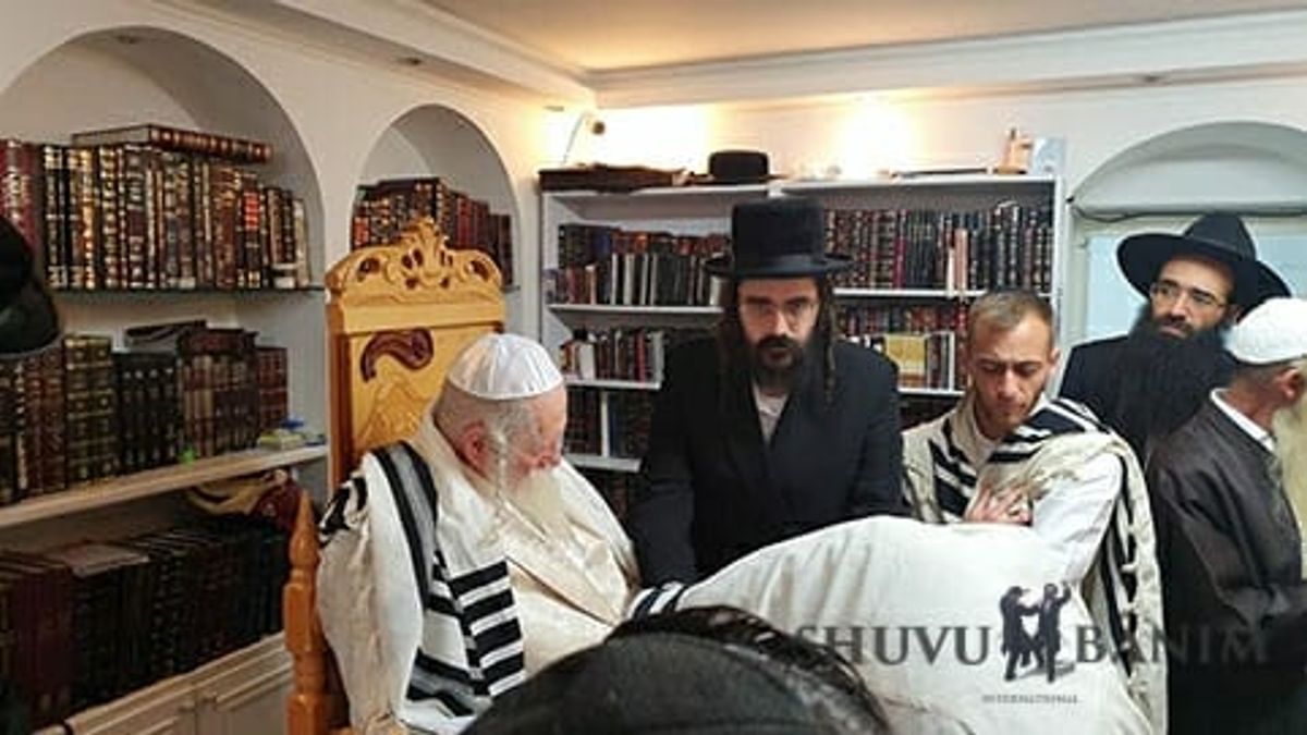 ברית המילה אצל הגה"צ הרב אליעזר ברלנד שליט"א