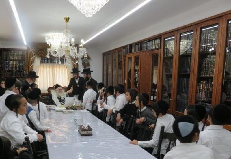 ילדי כיתות ד' בתלמוד תורה נחמת ציון בסיום מסכת סוכה בקודש פנימה