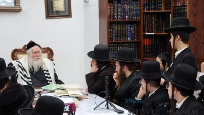 Mechina from Yeshiva Talmud Torah “Nechamat Tzion” in Shiur at Rav Berland’s Home