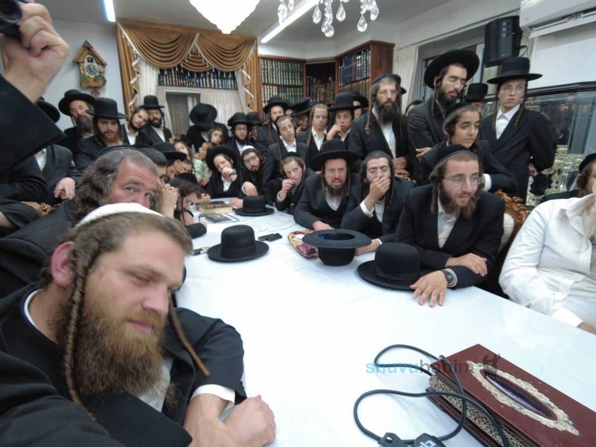 שיעור לפעילי קמפיין ''כותבים היסטוריה" הוצאת הספרים של מכון התחדשות במעונו של הגה"צ רבי אליעזר ברלנד שליט"א