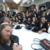 שיעור לפעילי קמפיין ''כותבים היסטוריה" הוצאת הספרים של מכון התחדשות במעונו של הגה"צ רבי אליעזר ברלנד שליט"א