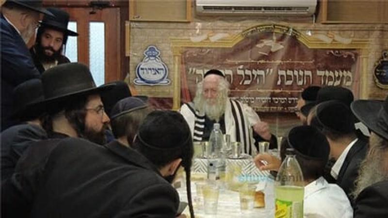 קביעת מזוזה וחנוכת הבית ל'היכל התורה