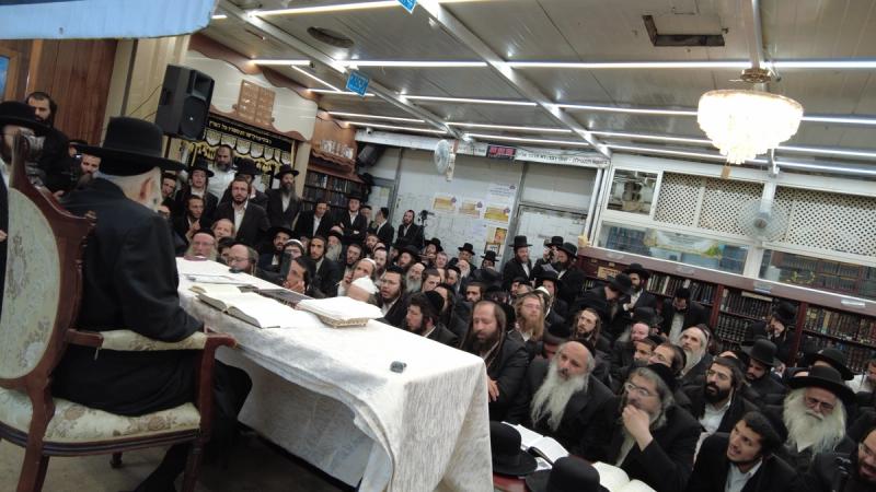 כנס מתן תורה ערב שבועות תשפ"ו: כ"ק מורנו הגה"צ הרב ברלנד שליט"א בשיעור לוהט לאחר חמישים דקות של ניגוני דבקות