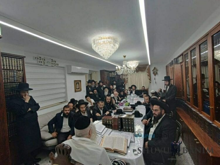 “Mizmor L’Todah” Synagogue of Tel Tzion Visits Rav Berland at his Home