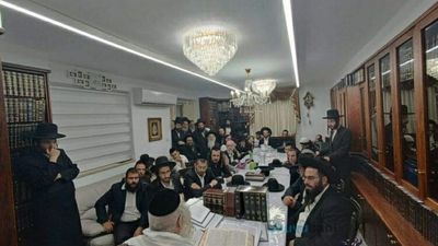 “Mizmor L’Todah” Synagogue of Tel Tzion Visits Rav Berland at his Home