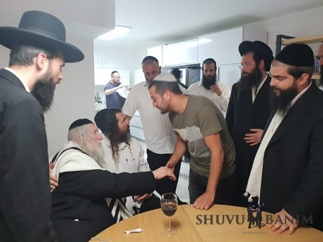 הצדיק מגיע לביקור בית בעיר הרצליה [גלריית תמונות]