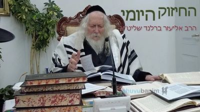 אדם שמחלק צדקות יכול לברך יותר ממשה רבינו - החיזוק היומי מהגה"צ הרב אליעזר ברלנד שליט"א