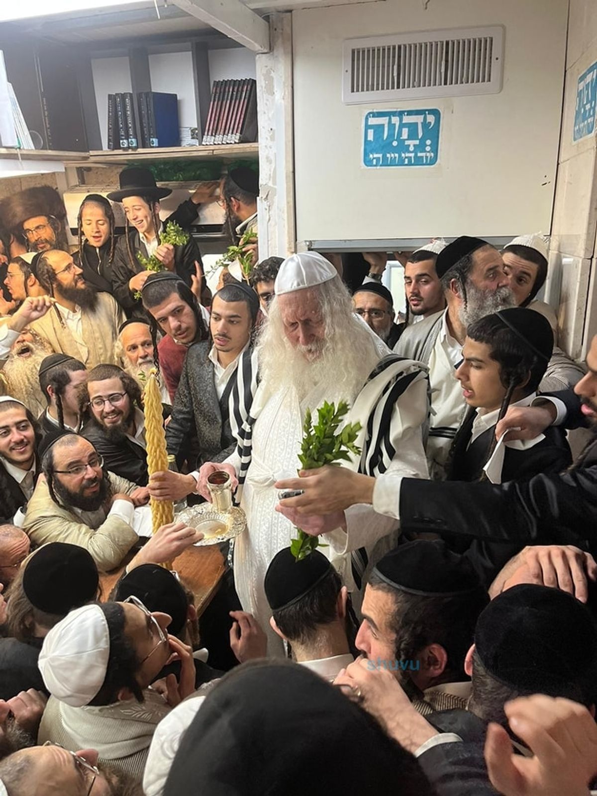 אוֹר בְּמוֹשְׁבֹתָם • סיקור פרשת בא אצל הגה"צ רבי אליעזר ברלנד שליט"א